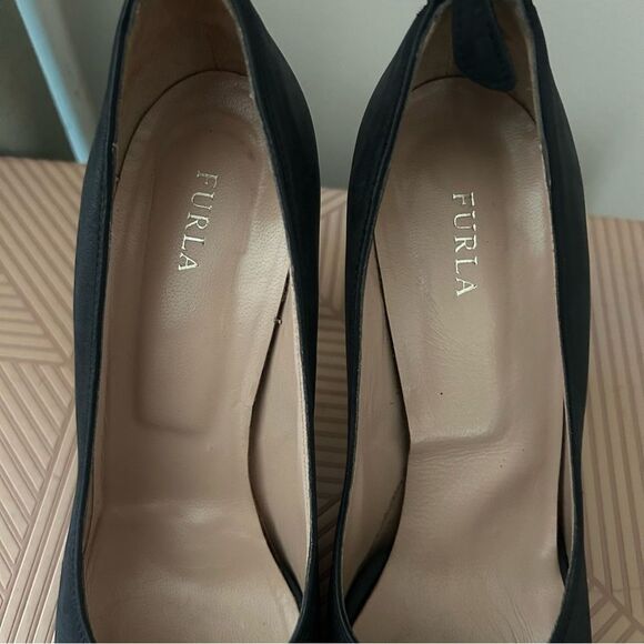 Furla Heels Black Dark Gray Closed Toe Zipper Back Business Casual Neutral - Picture 8 of 13